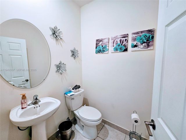 10918 W 33rd Way, Hialeah, FL 33018