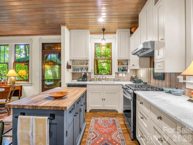46 Cheshire Drive, Black Mountain, NC 28711