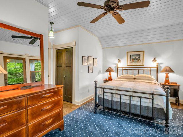 46 Cheshire Drive, Black Mountain, NC 28711