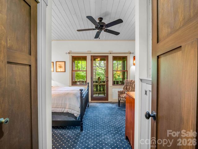 46 Cheshire Drive, Black Mountain, NC 28711