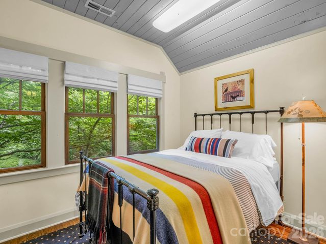 46 Cheshire Drive, Black Mountain, NC 28711