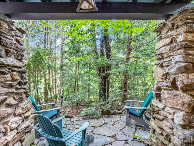 46 Cheshire Drive, Black Mountain, NC 28711