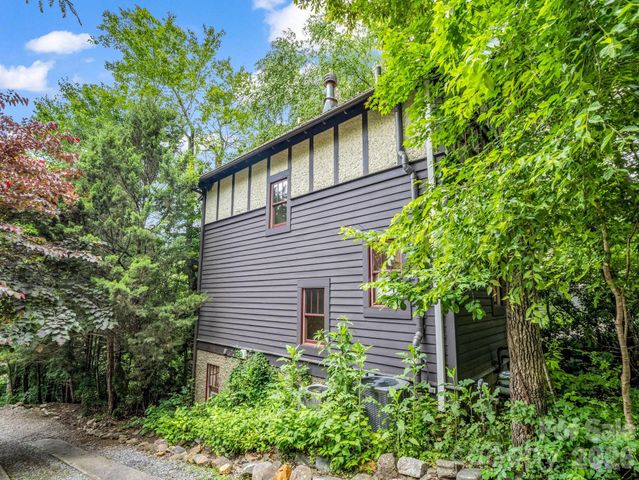 46 Cheshire Drive, Black Mountain, NC 28711