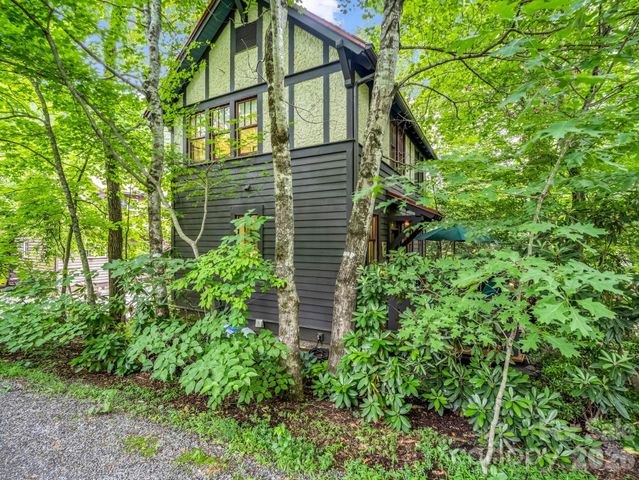 46 Cheshire Drive, Black Mountain, NC 28711