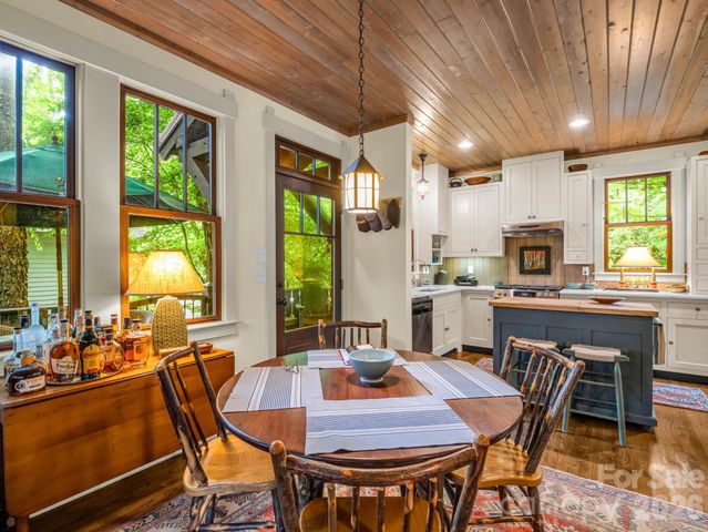 46 Cheshire Drive, Black Mountain, NC 28711