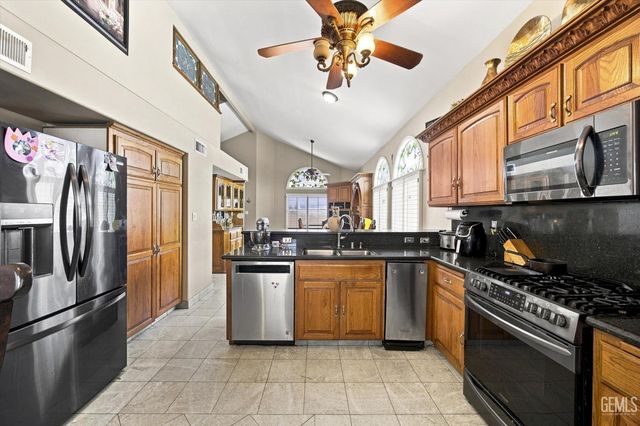 3625 Bernard Street 19, Bakersfield, CA 93306
