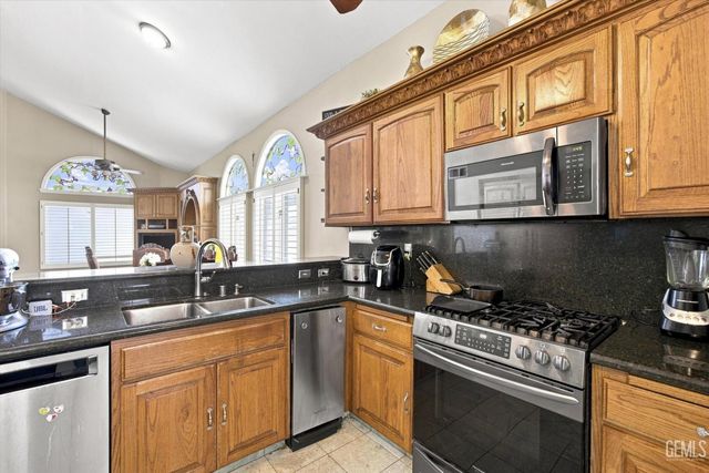 3625 Bernard Street 19, Bakersfield, CA 93306