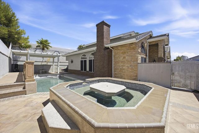 3625 Bernard Street 19, Bakersfield, CA 93306
