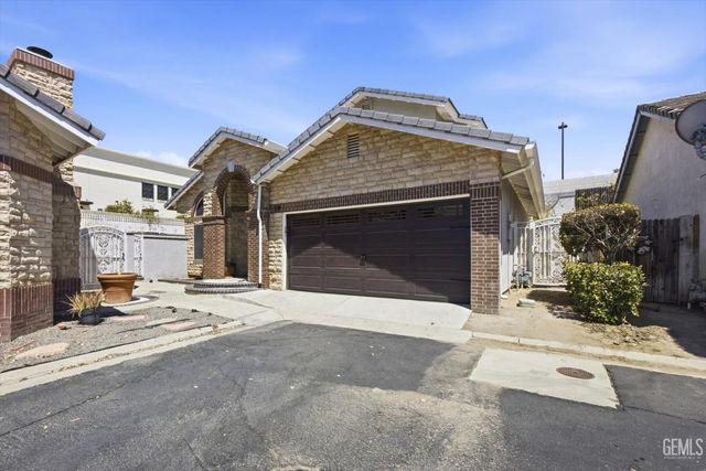 3625 Bernard Street 19, Bakersfield, CA 93306