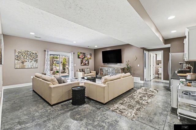 320 Riverside Drive, Waterloo, NE 68069