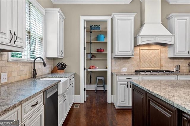 5365 Lake Redwine Cove, Acworth, GA 30101