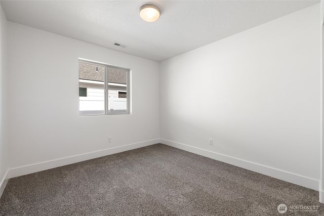 206 N Lessor Loop, Moses Lake, WA 98837