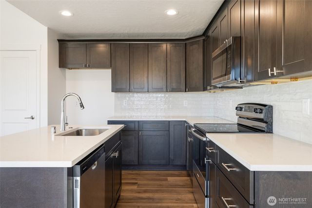 206 N Lessor Loop, Moses Lake, WA 98837
