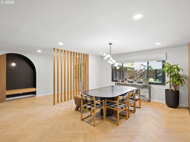 2802 Se MORELAND Ln, Portland, OR 97202