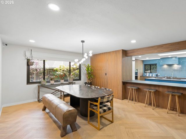 2802 Se MORELAND Ln, Portland, OR 97202