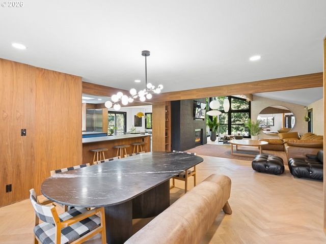 2802 Se MORELAND Ln, Portland, OR 97202