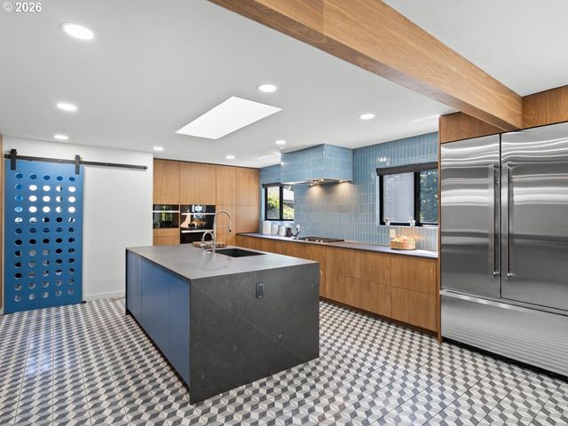 2802 Se MORELAND Ln, Portland, OR 97202