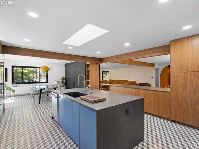 2802 Se MORELAND Ln, Portland, OR 97202