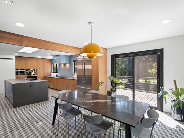 2802 Se MORELAND Ln, Portland, OR 97202