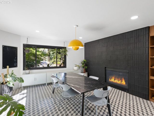 2802 Se MORELAND Ln, Portland, OR 97202