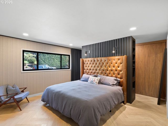 2802 Se MORELAND Ln, Portland, OR 97202