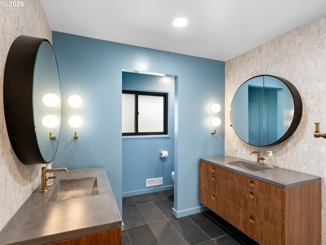 2802 Se MORELAND Ln, Portland, OR 97202