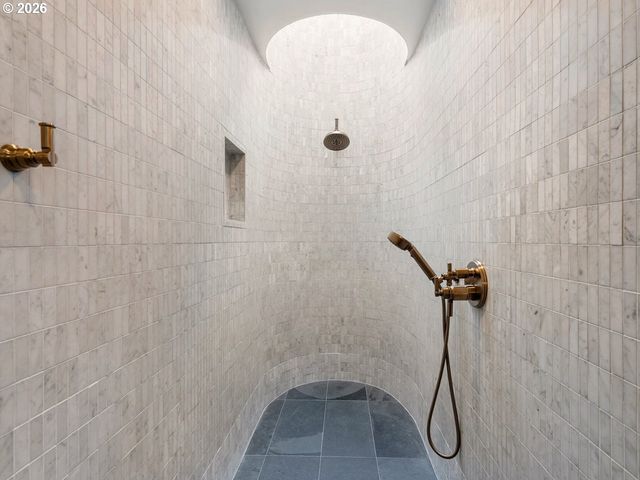 2802 Se MORELAND Ln, Portland, OR 97202