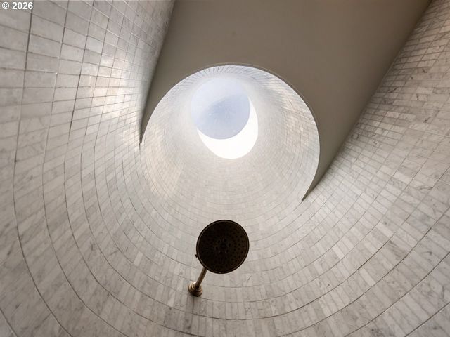 2802 Se MORELAND Ln, Portland, OR 97202