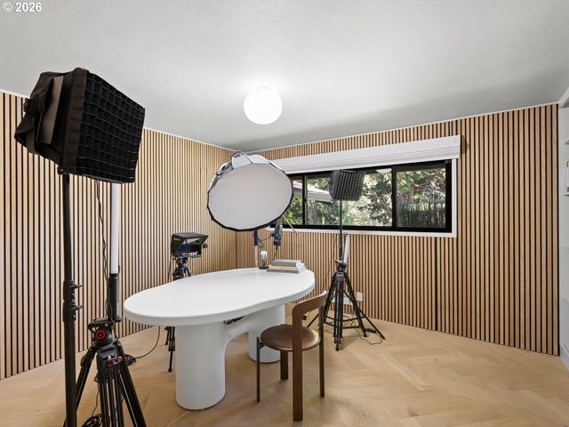 2802 Se MORELAND Ln, Portland, OR 97202