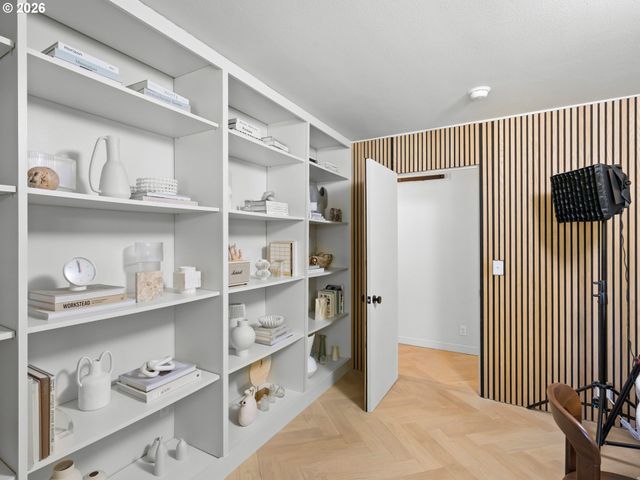 2802 Se MORELAND Ln, Portland, OR 97202