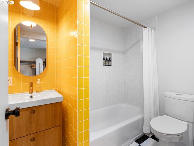 2802 Se MORELAND Ln, Portland, OR 97202