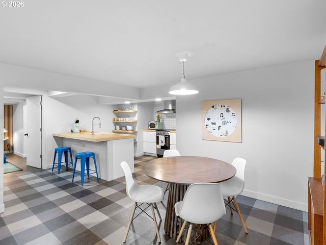 2802 Se MORELAND Ln, Portland, OR 97202