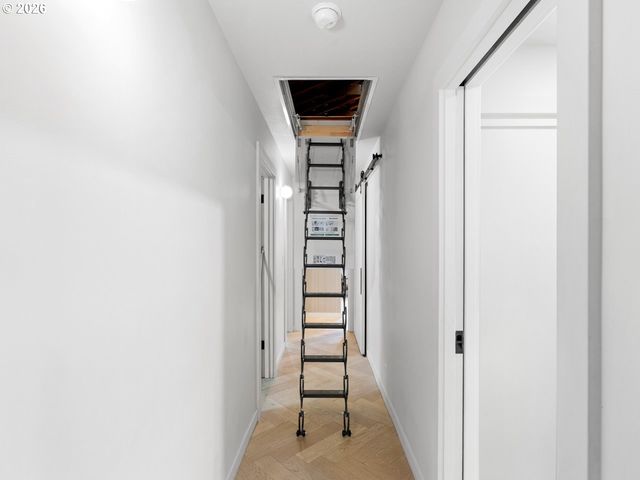 2802 Se MORELAND Ln, Portland, OR 97202