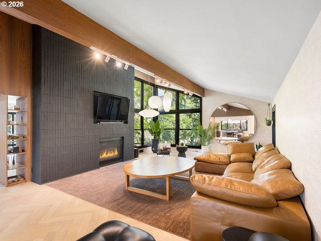 2802 Se MORELAND Ln, Portland, OR 97202