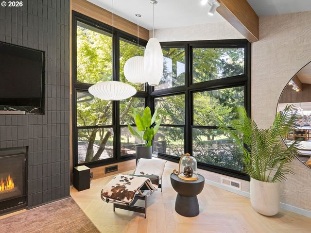 2802 Se MORELAND Ln, Portland, OR 97202