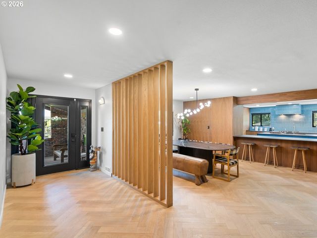 2802 Se MORELAND Ln, Portland, OR 97202