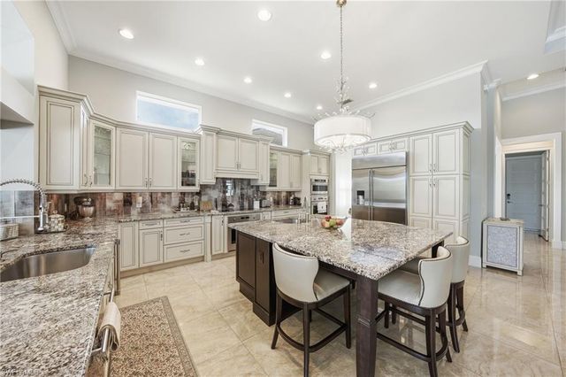 6312 Lyford Isle DR, Naples, FL 34113