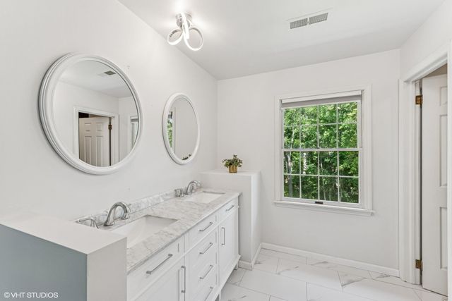 152 Guilford Road, Valparaiso, IN 46385
