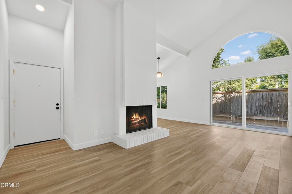 22330 Victory Boulevard 604, Los Angeles, CA 91367 — photo 2