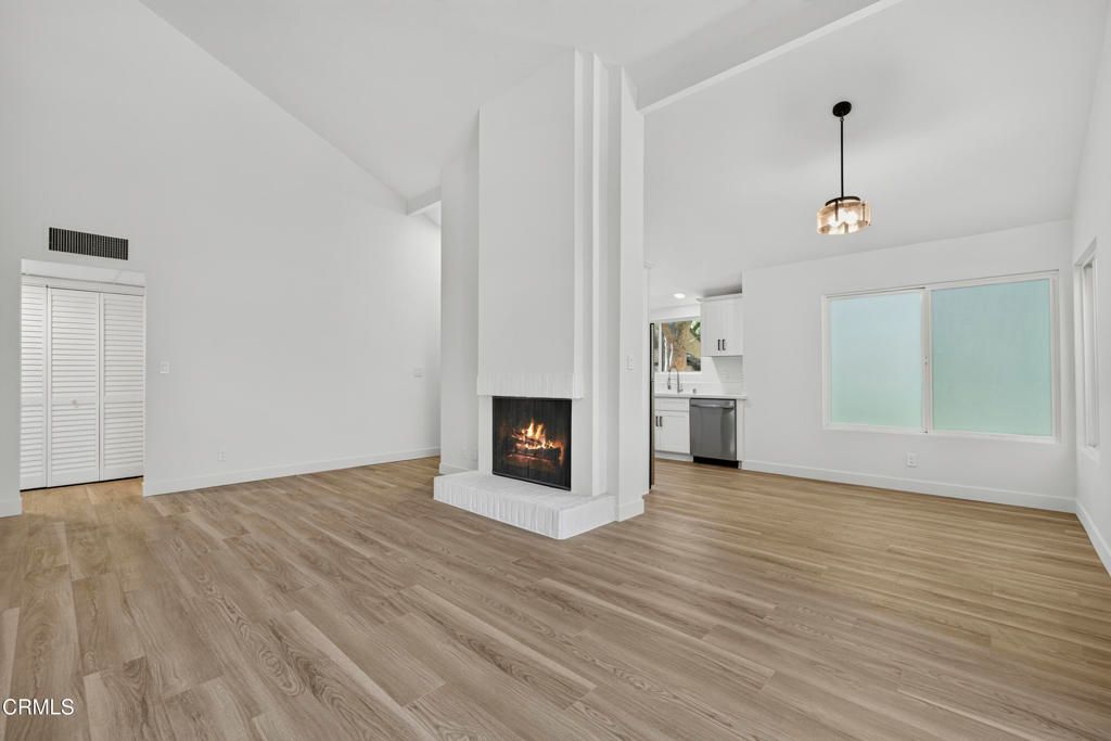 22330 Victory Boulevard 604, Los Angeles, CA 91367 — photo 3