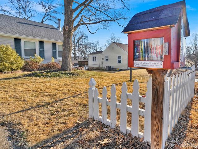 6931 Greenholly Drive, Affton, MO 63123