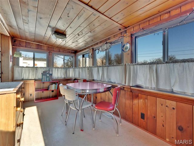 6931 Greenholly Drive, Affton, MO 63123