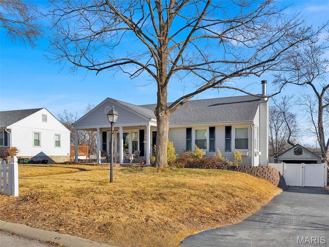 6931 Greenholly Drive, Affton, MO 63123