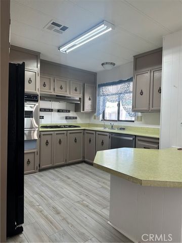 881 N Lake 301, Hemet, CA 92544