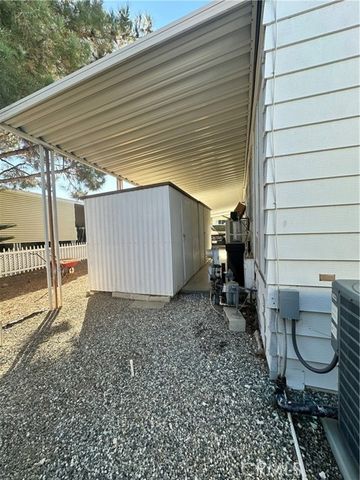 881 N Lake 301, Hemet, CA 92544