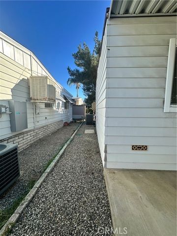 881 N Lake 301, Hemet, CA 92544