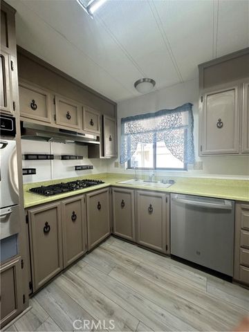 881 N Lake 301, Hemet, CA 92544