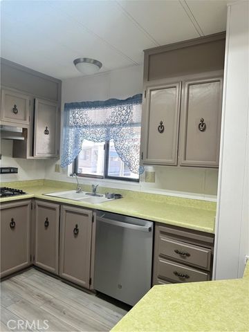 881 N Lake 301, Hemet, CA 92544