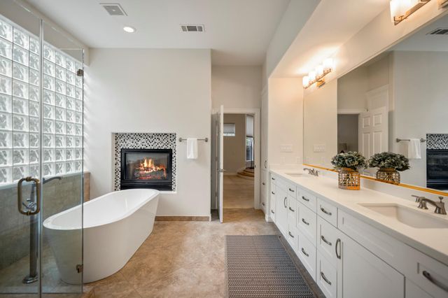 863 Plainwood Drive, Houston, TX 77079