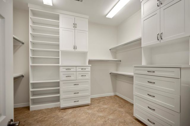 863 Plainwood Drive, Houston, TX 77079